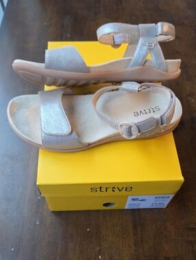 Strive Size 8 Women's NEW Metallic Silver Ankle-Strap Sandals